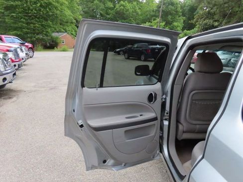 Used 2009 Chevrolet HHR LS FWD image 10