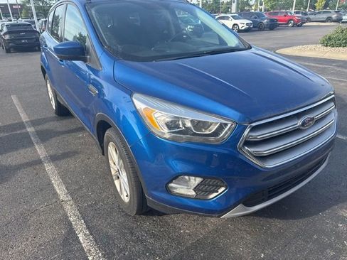 Used 2017 Ford Escape SE w/ Equipment Group 201A AWD/4WD image 2