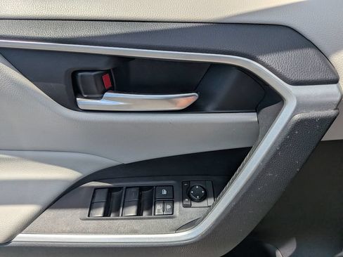 Used 2020 Toyota RAV4 XLE w/ All Weather Liner Package AWD/4WD image 30