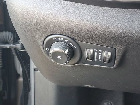Used 2023 Jeep Compass Latitude AWD/4WD image 19