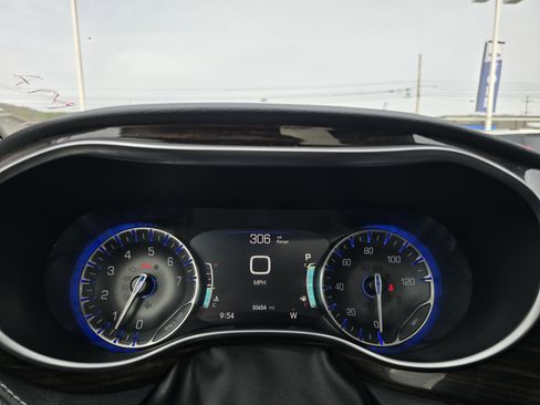 Used 2023 Chrysler Pacifica Limited image 24