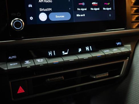 Used 2025 Toyota Camry SE image 20