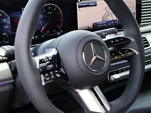 Certified 2025 Mercedes-Benz GLS 450 4MATIC image 21