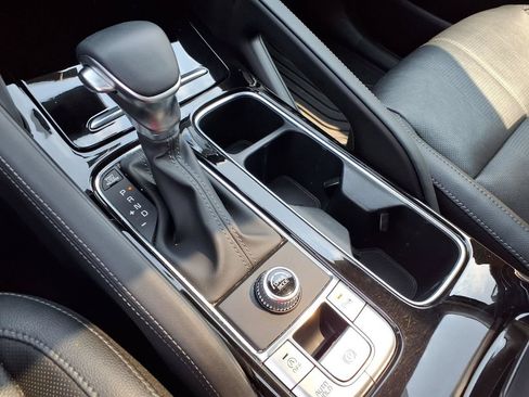 Used 2024 Kia Telluride EX w/ EX Captain's Chair Package FWD image 7