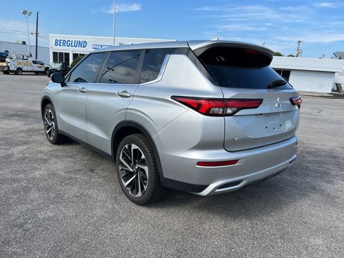 Used 2022 Mitsubishi Outlander SEL Black Edition FWD image 6