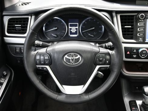 Used 2015 Toyota Highlander Limited Platinum AWD/4WD image 15