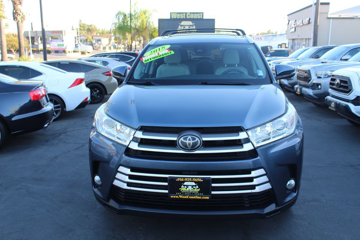 Used 2018 Toyota Highlander XLE w/ Carpet Mat Package (TMS) FWD image 3