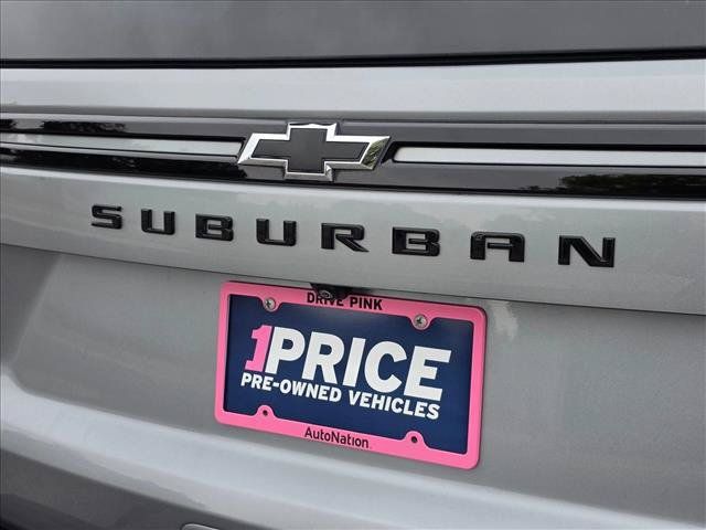 Used 2023 Chevrolet Suburban Z71 w/ Luxury Package AWD/4WD image 15