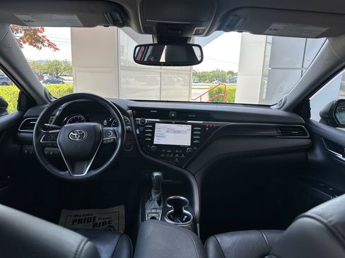 Certified 2020 Toyota Camry XLE w/ Navigation Package image 21