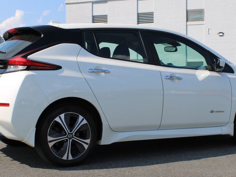 Used 2019 Nissan Leaf SV Plus w/ SV Plus Technology Package FWD image 7
