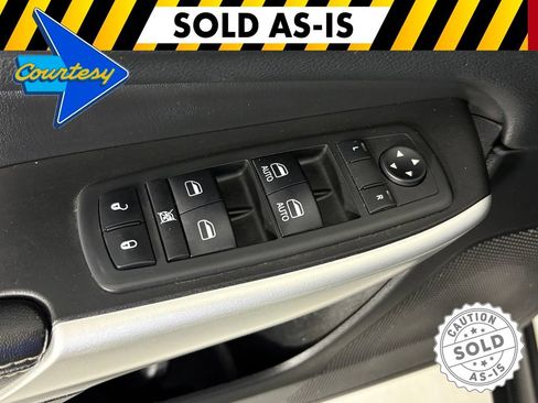 Used 2018 Jeep Cherokee Latitude Plus w/ Comfort/Convenience Group FWD image 15
