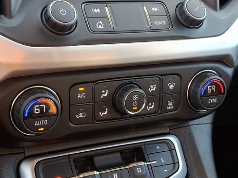 Used 2021 GMC Acadia SLE w/ Driver Convenience Package image 15