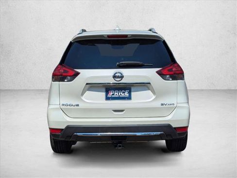 Used 2018 Nissan Rogue SV w/ Premium Package AWD/4WD image 7