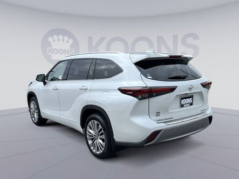 Used 2025 Toyota Highlander Platinum AWD/4WD image 4