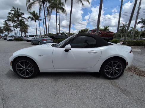 Used 2019 MAZDA MX-5 Miata Grand Touring RWD image 8