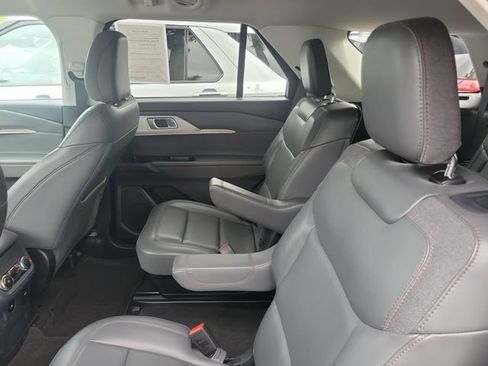 Certified 2025 Ford Explorer Active w/ Active Comfort Package RWD image 10
