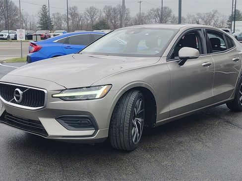 Used 2020 Volvo S60 T5 Momentum image 6