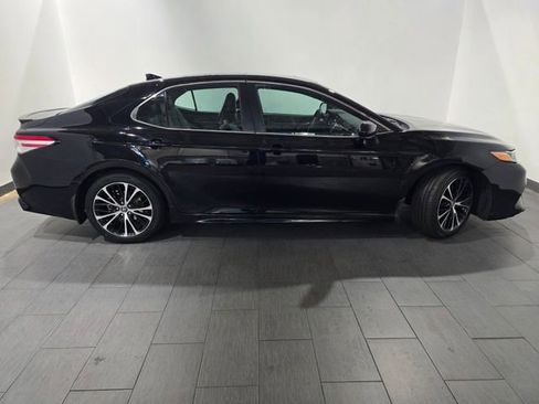 Used 2020 Toyota Camry SE FWD image 6