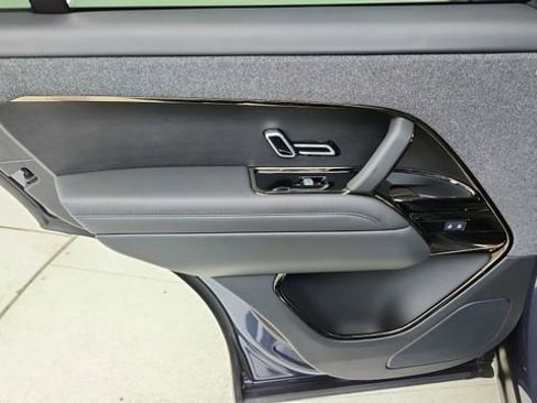 Used 2025 Land Rover Range Rover Sport SE image 33