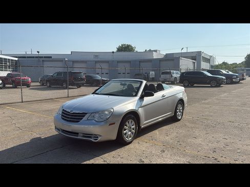 Used 2008 Chrysler Sebring LX image 2