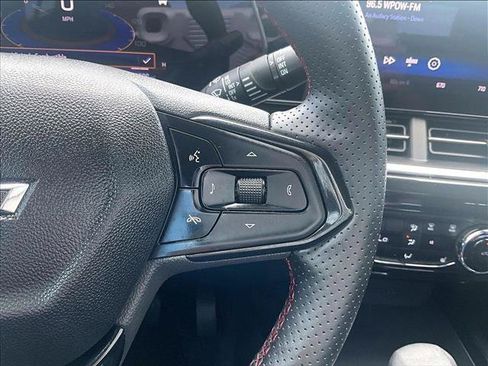 Used 2025 Chevrolet Trax RS FWD image 21
