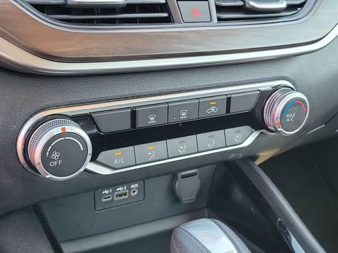 Used 2024 Nissan Altima 2.5 SV FWD image 29