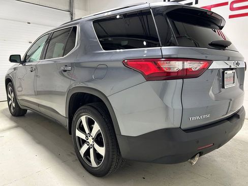 Used 2021 Chevrolet Traverse LT w/ LT Premium Package FWD image 5