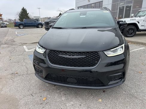 New 2026 Chrysler Pacifica Select image 9