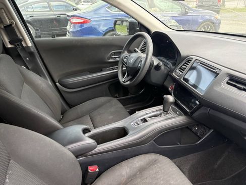 Used 2017 Honda HR-V EX image 9