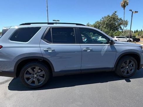 New 2026 Honda Pilot Sport image 3