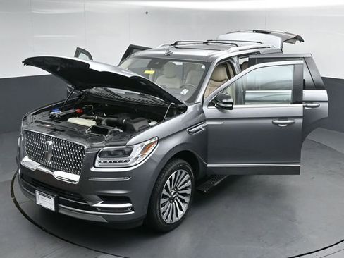 Certified 2021 Lincoln Navigator Reserve w/ Luxury Package AWD/4WD image 57