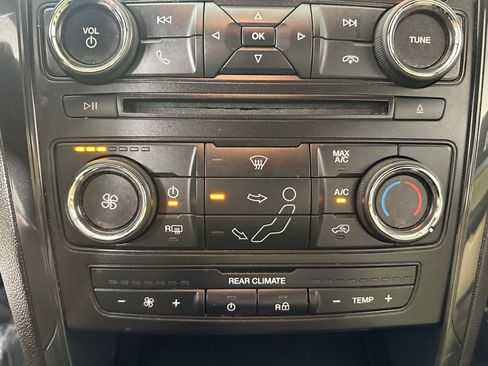 Used 2017 Ford Explorer XLT AWD/4WD image 26