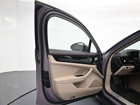 Certified 2024 Porsche Panamera image 15