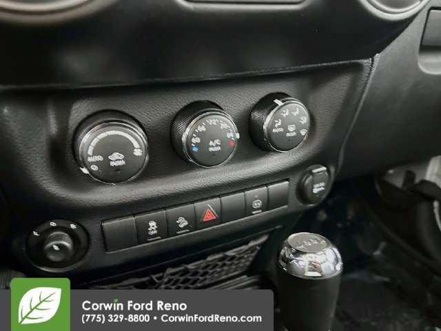Used 2012 Jeep Wrangler Unlimited Rubicon AWD/4WD image 17