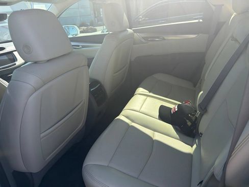 Used 2020 Cadillac XT5 Premium Luxury FWD image 9