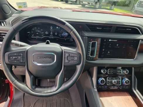 Used 2024 GMC Yukon Denali Ultimate AWD/4WD image 17