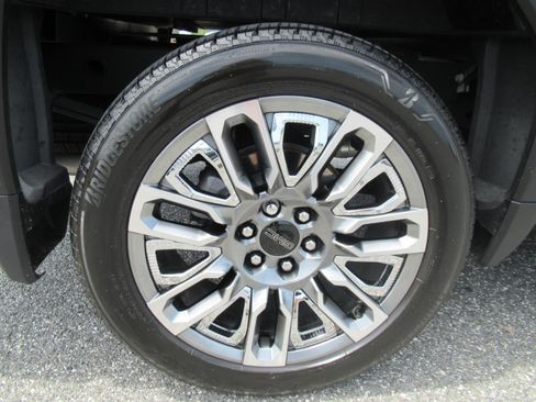 Used 2024 GMC Sierra 1500 Denali Ultimate AWD/4WD image 8