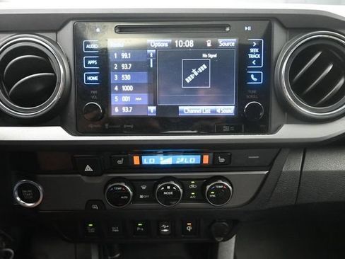Used 2016 Toyota Tacoma TRD Sport w/ Premium & Technology Package RWD image 11