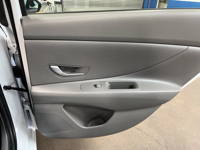 Used 2024 Hyundai Elantra SEL FWD image 13