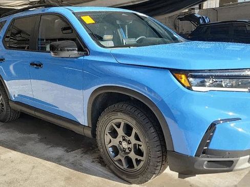 Used 2025 Honda Pilot TrailSport image 1