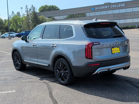 Used 2020 Kia Telluride SX w/ SX Prestige Package AWD/4WD image 3