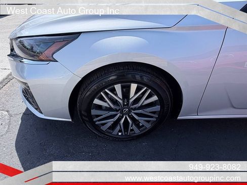 Used 2025 Nissan Altima 2.5 SV FWD image 15