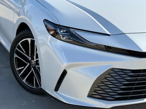 Used 2025 Toyota Camry XLE FWD image 3