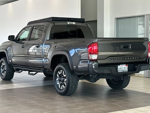 Certified 2017 Toyota Tacoma TRD Off-Road w/ Tow Package AWD/4WD image 6