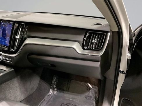 Certified 2025 Volvo XC60 B5 Core image 20