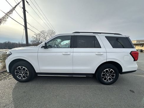 Used 2023 Ford Expedition XLT image 3