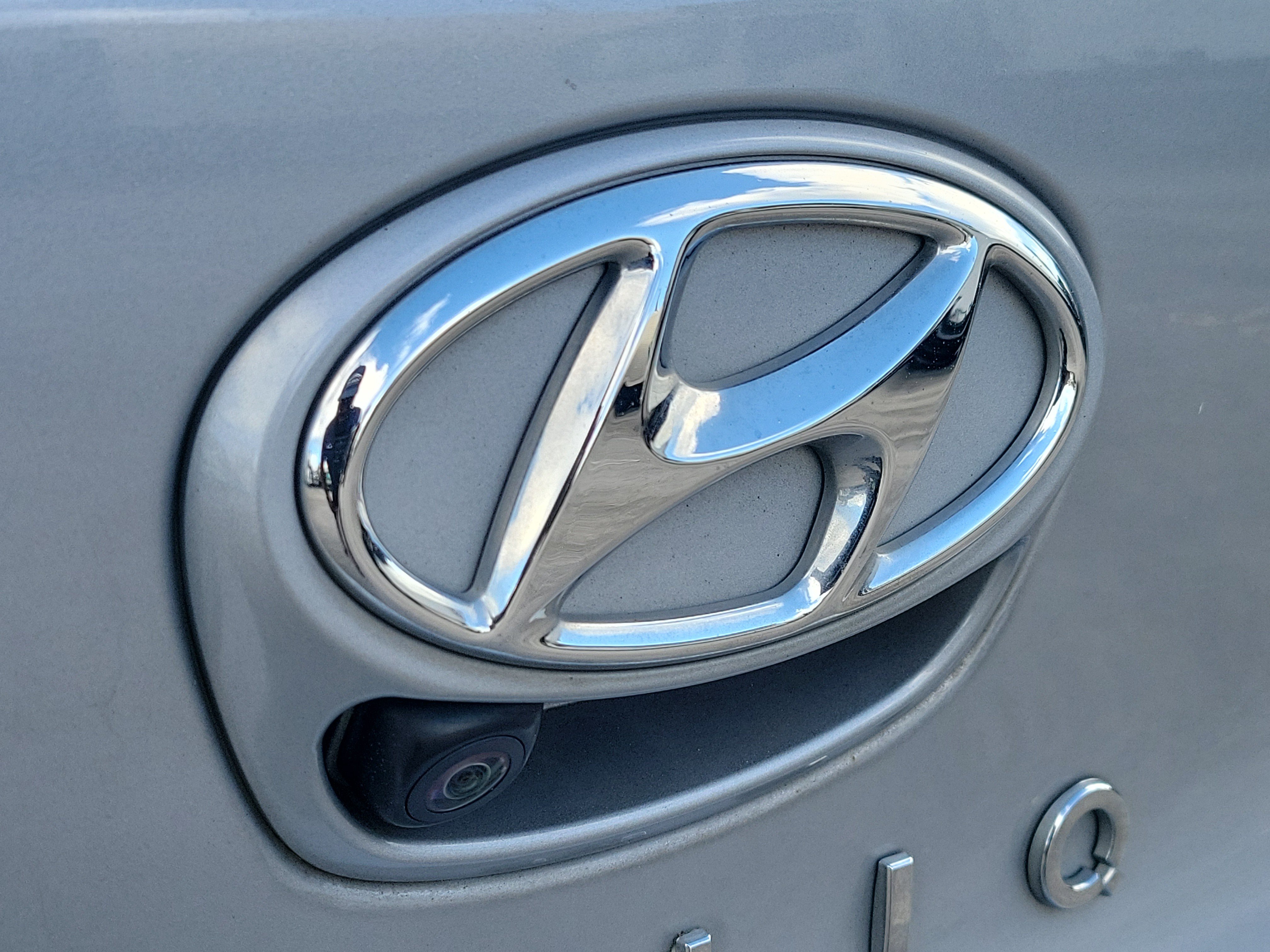 Used 2020 Hyundai Ioniq Blue FWD image 12