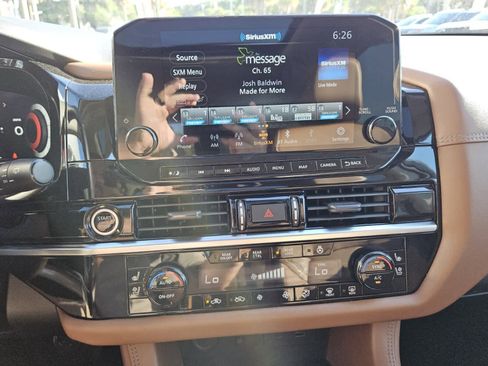 Used 2023 Nissan Pathfinder Platinum FWD image 8