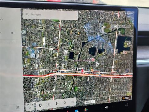 Used 2021 Tesla Model S Plaid image 8