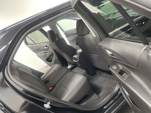 Used 2021 Chevrolet Equinox LT image 18